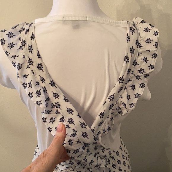 Sadie & Sage blue & white jumper w/ a bottom ruffle and criss cross back. - Picture 6 of 12